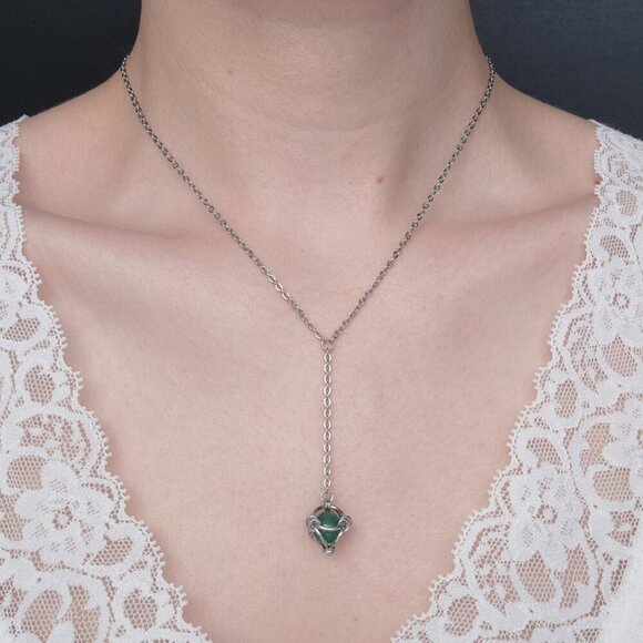 Green aventurine caged pearl drop on a antique style silver rosary necklace - Picture 3 of 9